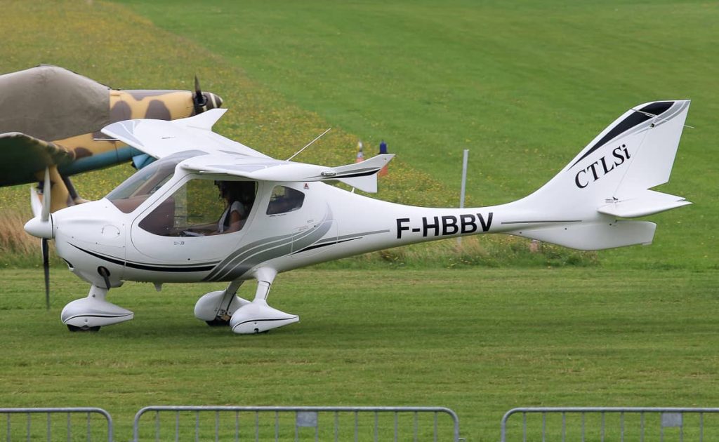 Avion au roulage de l'aéroclub Les Ailes Valenciennes aéroclub à Valenciennes